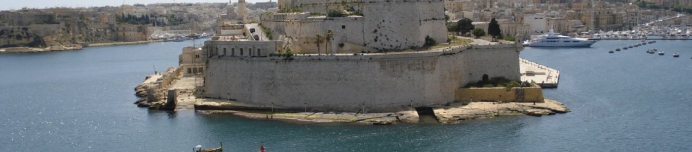 Zdjęcie z rejsu żeglarskiego Valletta: Spacer brzegiem morza