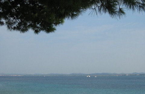 Zdjęcie z rejsu żeglarskiego Zlarin: Spokojny wypoczynek na piaszczystych plażach