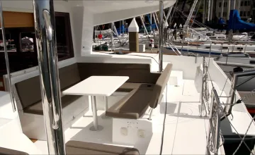 Lagoon 400 — zdjęcie 3