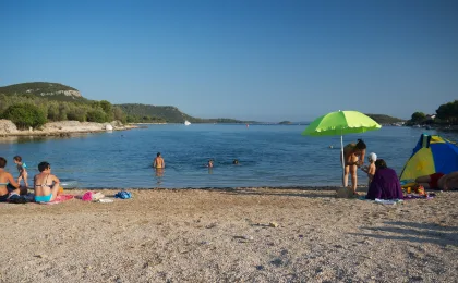 Wypoczynek na plażach w okolicy Kukljicy – zdjęcie 4