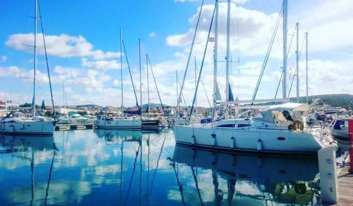Rejs One Way: Pirovac - Trogir