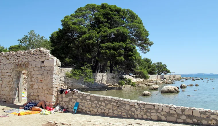Wypoczynek na plażach w okolicy Kukljicy – zdjęcie 2
