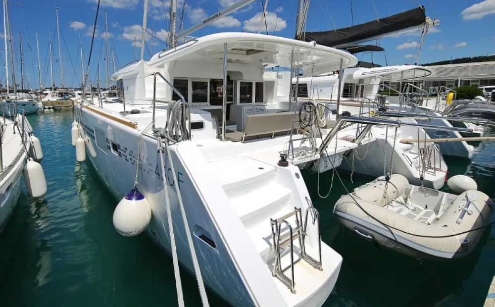 Lagoon 450 — zdjęcie 1