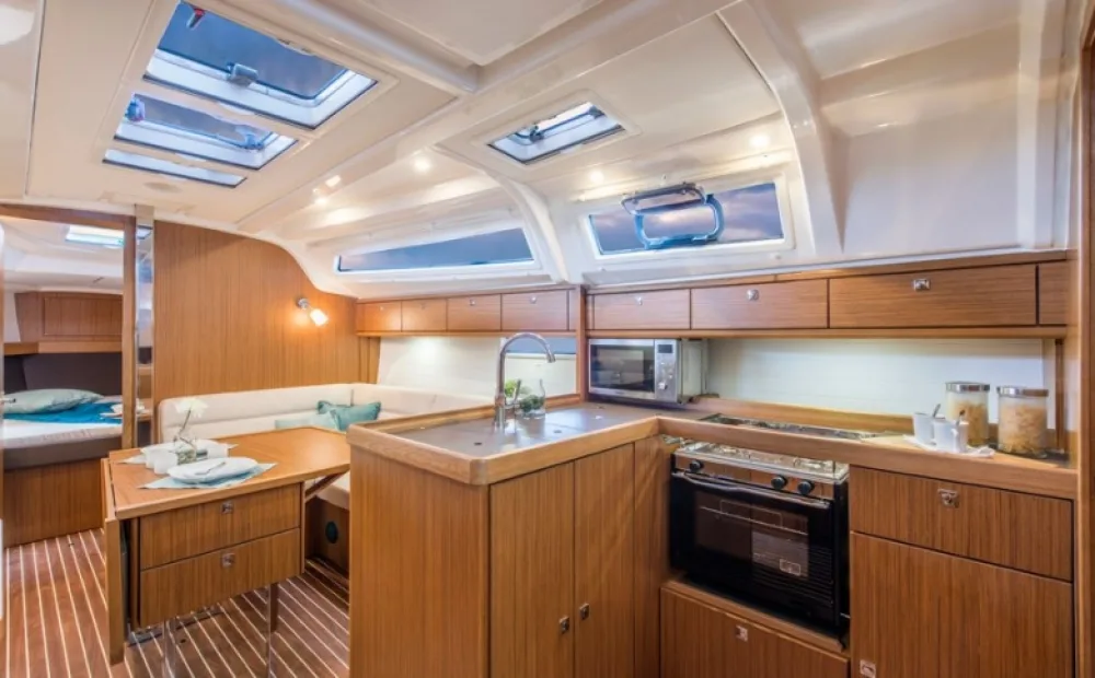 Bavaria Cruiser 37 — zdjęcie 1