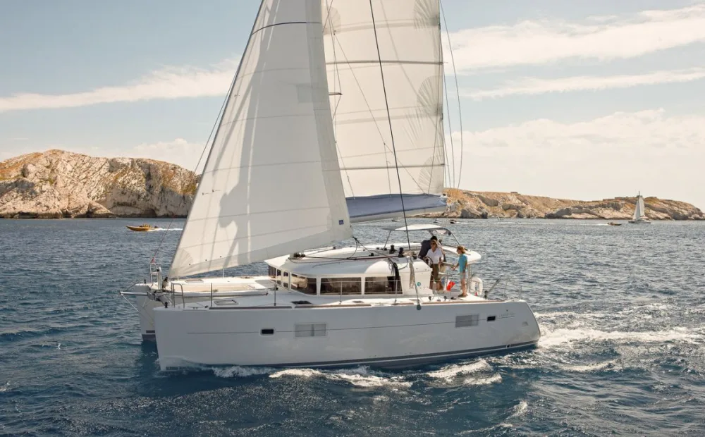 Lagoon 400 — zdjęcie 1