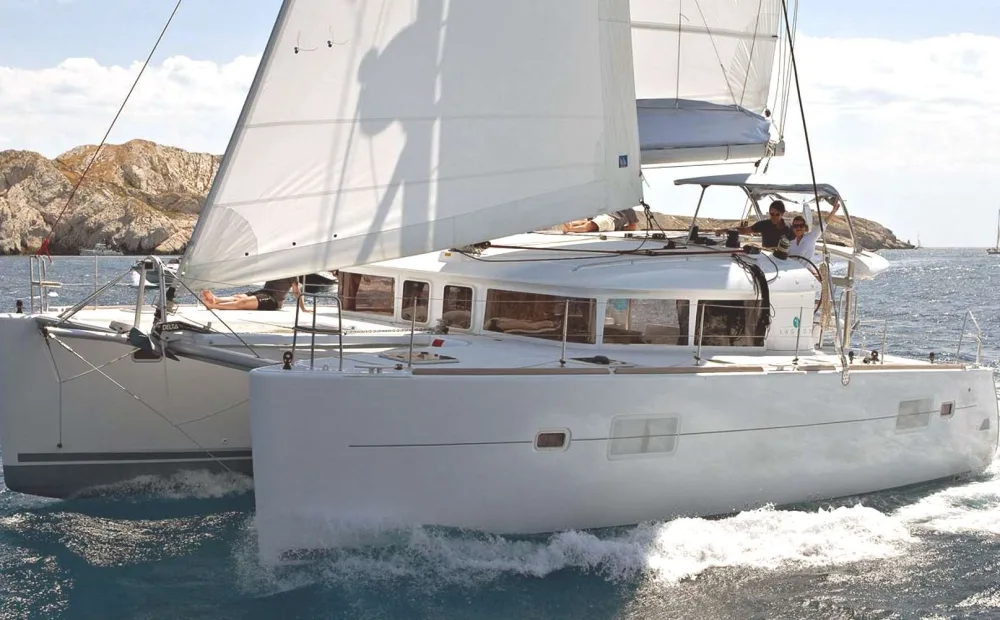 Lagoon 400 — zdjęcie 1