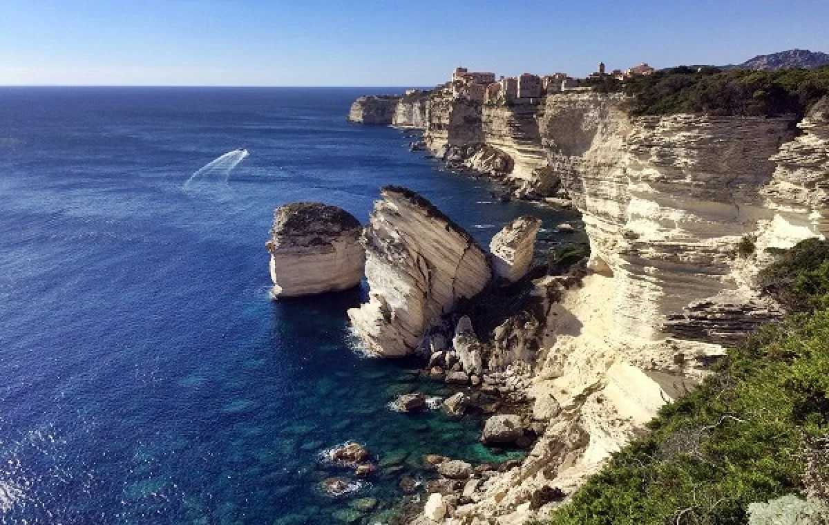 Sardynia, Bonifaccio i La Maddalena I