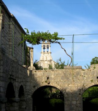 Zdjęcie z rejsu żeglarskiego Stari Grad: Zamek Tvrdalj