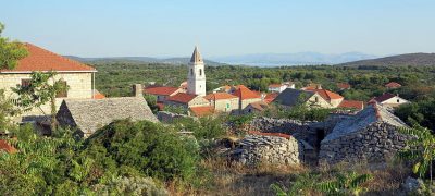 1024px-Šolta_Gornje_Selo_Hrvatska_2012_a.jpg