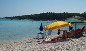 Zdjęcie z rejsu żeglarskiego Veli Rat: Plaże na wyspie Dugi Otok