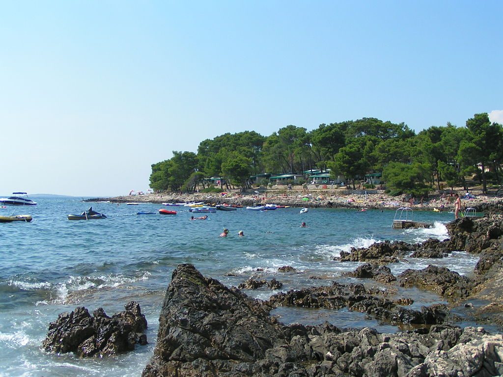 1024px-Mali_Lošinj_-_camping_Čikat.jpg