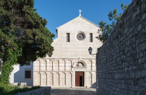 Zdjęcie z rejsu żeglarskiego Rab: Zwiedzanie zabytków wyspy Rab