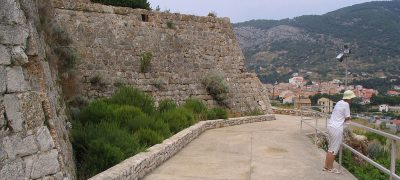 1024px-Church_in_Komiža,_Croatia_7.jpg