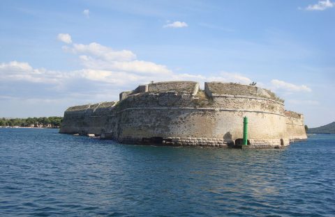 Zdjęcie z rejsu żeglarskiego Sibenik: Mury obronne miasta