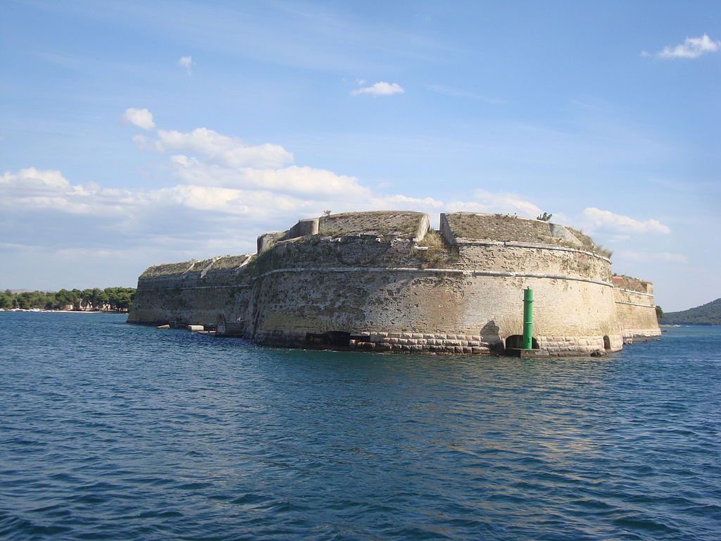 1024px-Saint-Nicholas_Fortress_in_Šibenik3.JPG