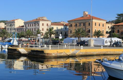 Zdjęcie z rejsu żeglarskiego La Maddalena