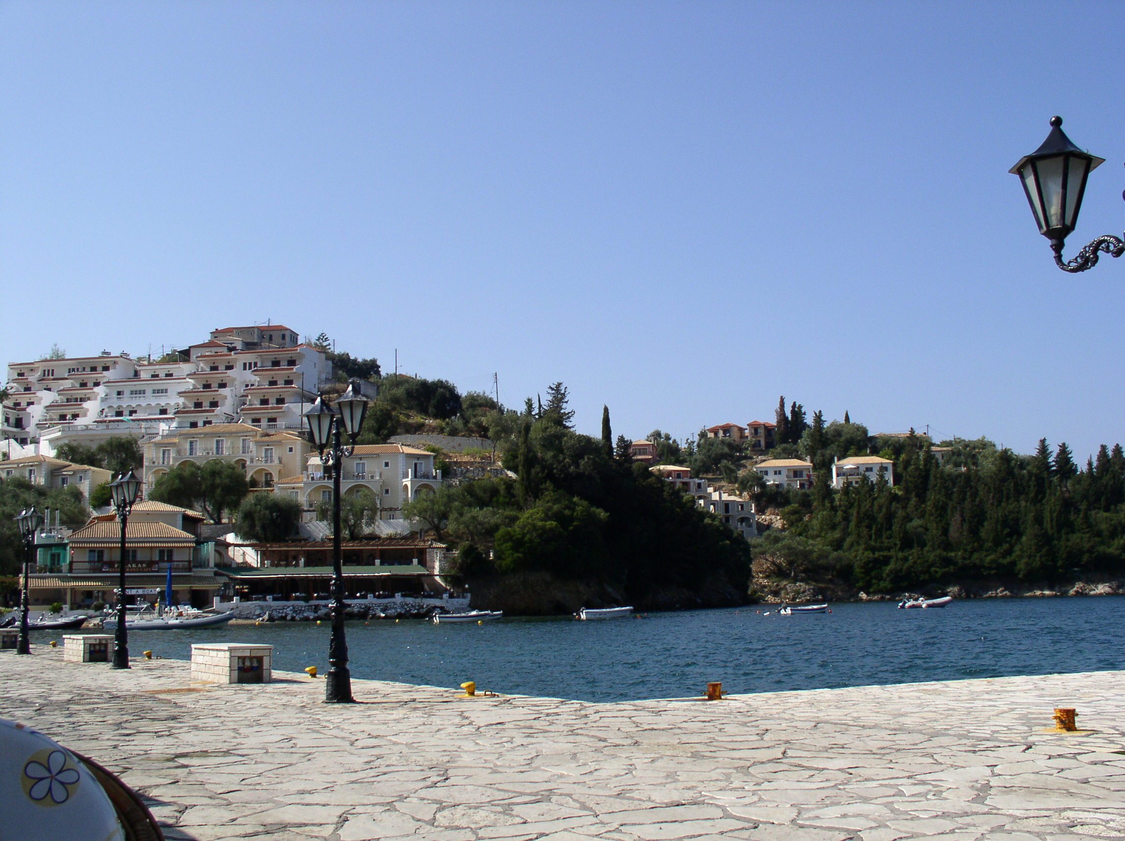 Grand_Harbour_of_Syvota_rejsomat.JPG