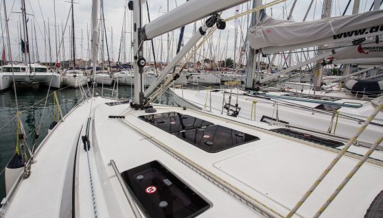bavaria_cruiser_37_2015_yacht_charter_adriatic_challengeex00311659.jpg