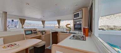 catamaran-lagoon-400-interieur-1.jpg