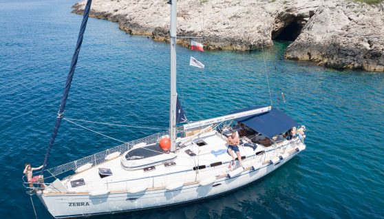 Yachtica Charter Bavaria 46 Cruiser - jacht na kotwicy.jpg