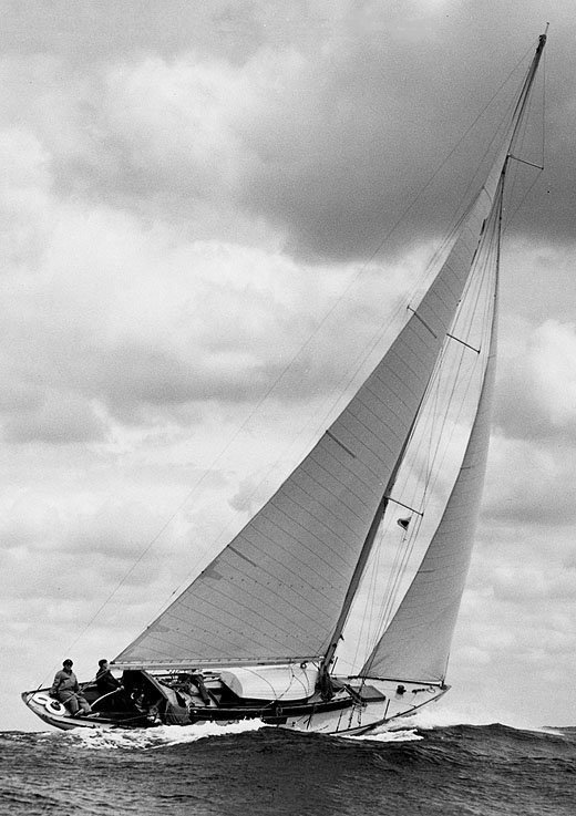 yachting club 32